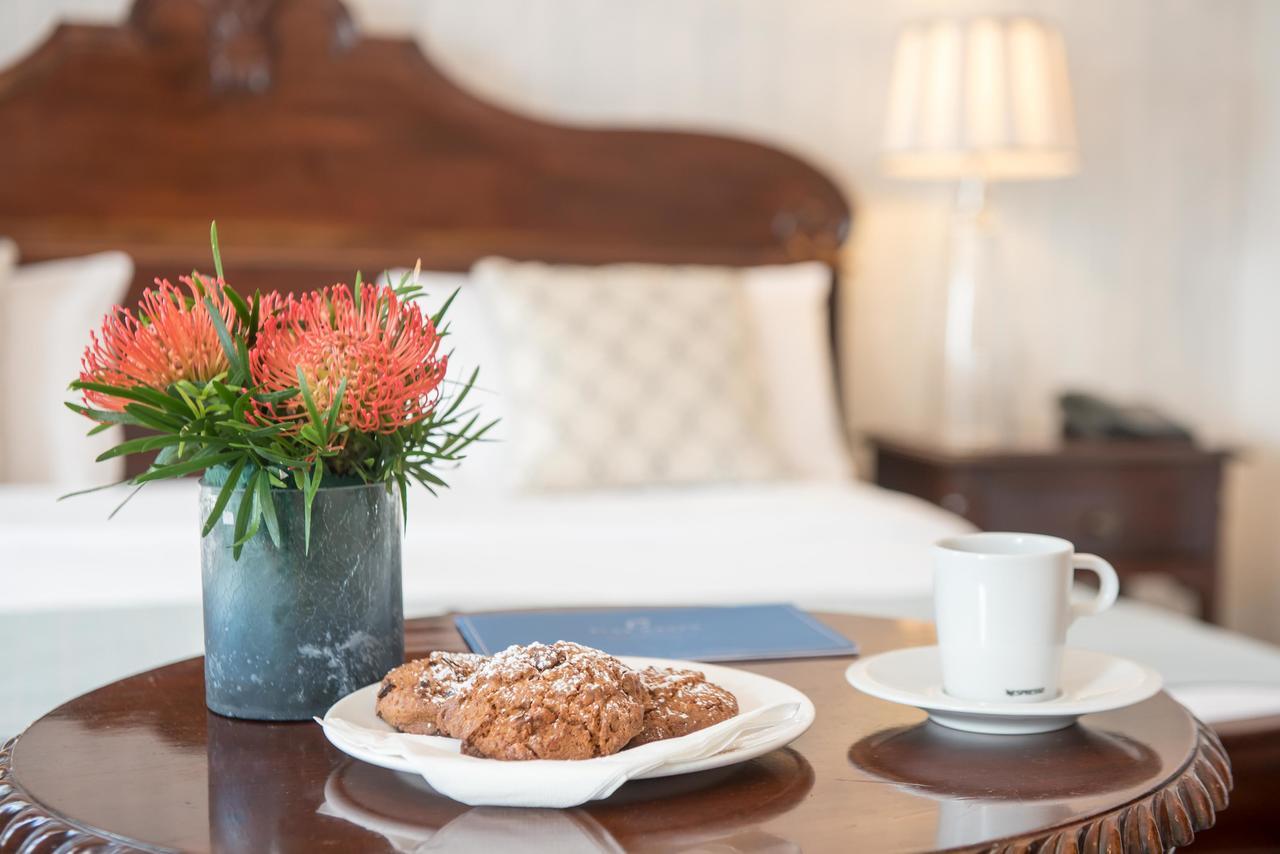 The Blue Haven Hotel Кинсэйл Экстерьер фото